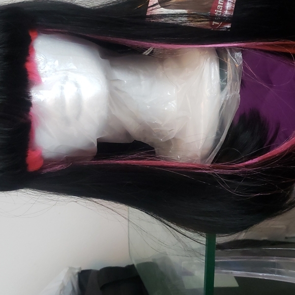 Wig - Picture 8 of 8